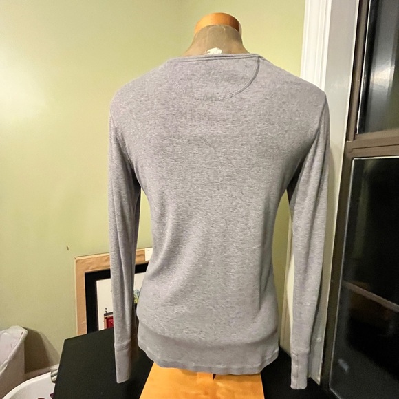 Gap Favorite Gray Long-Sleeve tee - Size Medium - Picture 5 of 12
